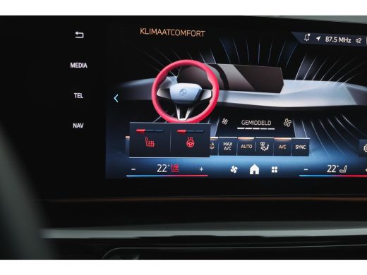 BMW iX1 eDrive20 High Executive xLine / Panoramadak / Trekhaak / Sportstoelen / Comfort Access / Stuurver... ActivLease financial lease