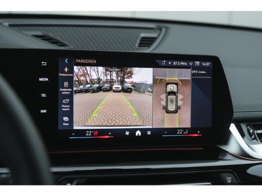 BMW iX1 eDrive20 High Executive xLine / Panoramadak / Trekhaak / Sportstoelen / Comfort Access / Stuurver... ActivLease financial lease