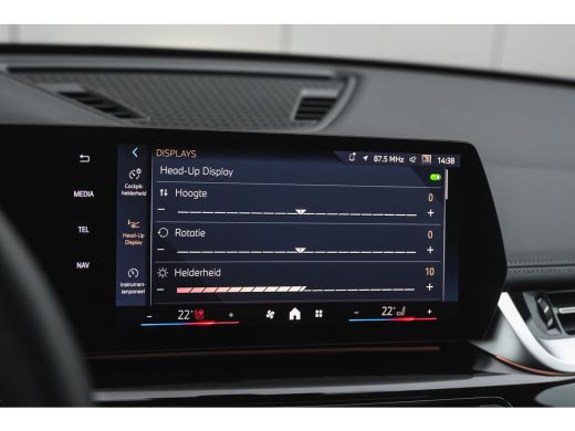 BMW iX1 eDrive20 High Executive xLine / Panoramadak / Trekhaak / Sportstoelen / Comfort Access / Stuurver... ActivLease financial lease