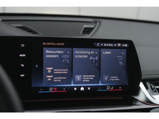 BMW iX1 eDrive20 High Executive xLine / Panoramadak / Trekhaak / Sportstoelen / Comfort Access / Stuurver... ActivLease financial lease