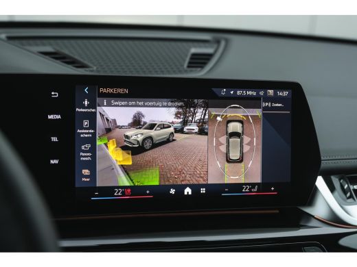 BMW iX1 eDrive20 High Executive xLine / Panoramadak / Trekhaak / Sportstoelen / Comfort Access / Stuurver... ActivLease financial lease