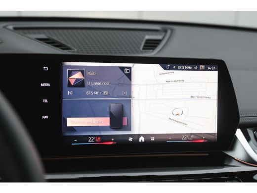 BMW iX1 eDrive20 High Executive xLine / Panoramadak / Trekhaak / Sportstoelen / Comfort Access / Stuurver... ActivLease financial lease