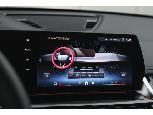 BMW iX1 eDrive20 High Executive xLine / Panoramadak / Trekhaak / Sportstoelen / Comfort Access / Stuurver... ActivLease financial lease