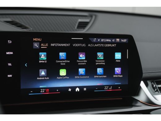 BMW iX1 eDrive20 High Executive xLine / Panoramadak / Trekhaak / Sportstoelen / Comfort Access / Stuurver... ActivLease financial lease