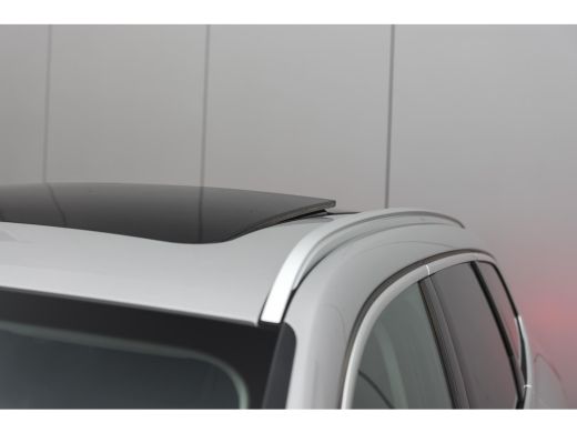 BMW iX1 eDrive20 High Executive xLine / Panoramadak / Trekhaak / Sportstoelen / Comfort Access / Stuurver... ActivLease financial lease