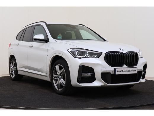 BMW X1 sDrive18i M Sport Automaat / Sportstoelen / M Sportonderstel / Achteruitrijcamera / LED / Head-Up... ActivLease financial lease