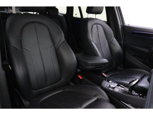 BMW X1 sDrive18i M Sport Automaat / Sportstoelen / M Sportonderstel / Achteruitrijcamera / LED / Head-Up... ActivLease financial lease