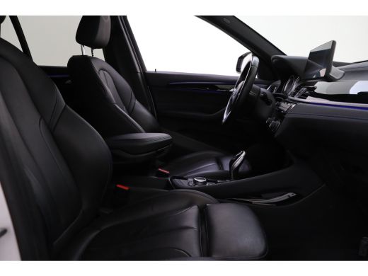 BMW X1 sDrive18i M Sport Automaat / Sportstoelen / M Sportonderstel / Achteruitrijcamera / LED / Head-Up... ActivLease financial lease