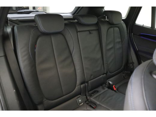 BMW X1 sDrive18i M Sport Automaat / Sportstoelen / M Sportonderstel / Achteruitrijcamera / LED / Head-Up... ActivLease financial lease