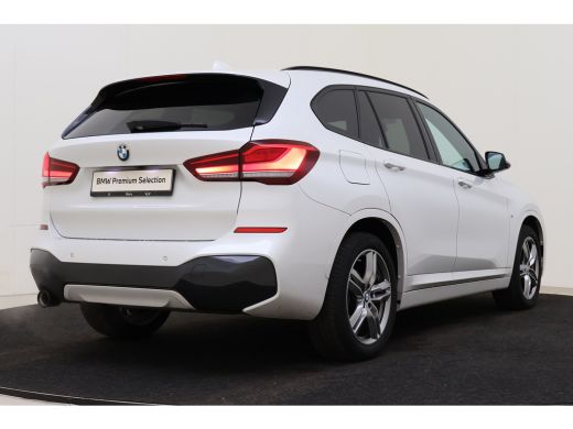 BMW X1 sDrive18i M Sport Automaat / Sportstoelen / M Sportonderstel / Achteruitrijcamera / LED / Head-Up... ActivLease financial lease