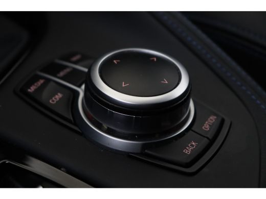 BMW X1 sDrive18i M Sport Automaat / Sportstoelen / M Sportonderstel / Achteruitrijcamera / LED / Head-Up... ActivLease financial lease