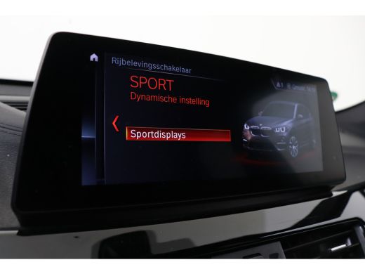 BMW X1 sDrive18i M Sport Automaat / Sportstoelen / M Sportonderstel / Achteruitrijcamera / LED / Head-Up... ActivLease financial lease