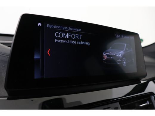 BMW X1 sDrive18i M Sport Automaat / Sportstoelen / M Sportonderstel / Achteruitrijcamera / LED / Head-Up... ActivLease financial lease