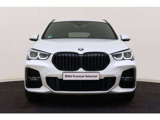 BMW X1 sDrive18i M Sport Automaat / Sportstoelen / M Sportonderstel / Achteruitrijcamera / LED / Head-Up... ActivLease financial lease