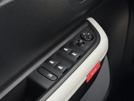 Citroën C3 Aircross Max | Boordlader 11kW - 3 fasen | Dagrijverlichting | Draadloze telefoonlader ActivLease financial lease