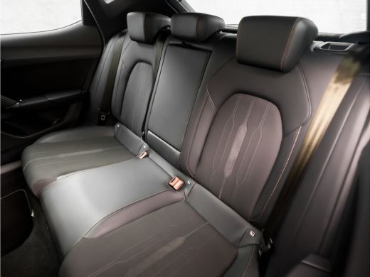 CUPRA Leon 1.4 e-Hybrid VZ Sport 245Pk Automaat (APPLE CARPLAY, GROOT NAVI, CAMERA, KUIPSTOELEN, STUUR/STOEL... ActivLease financial lease