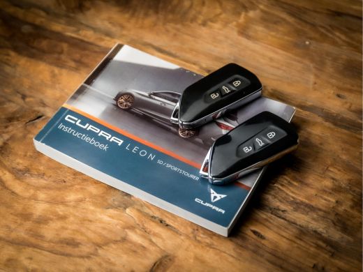 CUPRA Leon 1.4 e-Hybrid VZ Sport 245Pk Automaat (APPLE CARPLAY, GROOT NAVI, CAMERA, KUIPSTOELEN, STUUR/STOEL... ActivLease financial lease