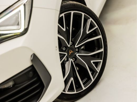 CUPRA Leon 1.4 e-Hybrid VZ Sport 245Pk Automaat (APPLE CARPLAY, GROOT NAVI, CAMERA, KUIPSTOELEN, STUUR/STOEL... ActivLease financial lease