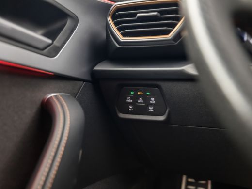 CUPRA Leon 1.4 e-Hybrid VZ Sport 245Pk Automaat (APPLE CARPLAY, GROOT NAVI, CAMERA, KUIPSTOELEN, STUUR/STOEL... ActivLease financial lease