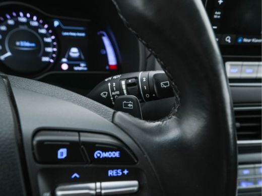 Hyundai Kona EV Premium 64 kWh ( Fase-3 ) { SOH-96%) (INCL-BTW) *AUT | HEAT-PUMP | NAVI-FULLMAP | KEYLESS | CA... ActivLease financial lease