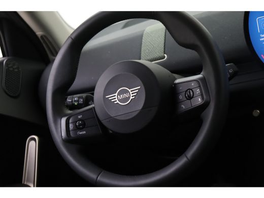 Mini Aceman SE / Essential / LED / Parking Assistant / 18" Night Flash Spoke Grey ActivLease financial lease