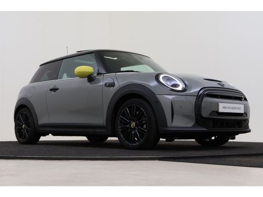 Mini Electric Yours / Panoramadak / Sportstoelen / Achteruitrijcamera / Comfort Access / Stuurverwarming / LED ... ActivLease financial lease