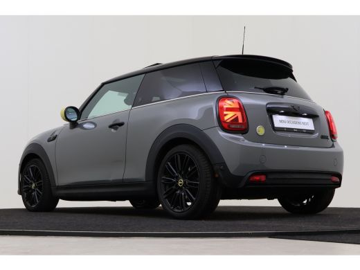 Mini Electric Yours / Panoramadak / Sportstoelen / Achteruitrijcamera / Comfort Access / Stuurverwarming / LED ... ActivLease financial lease