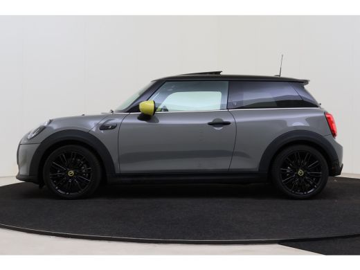 Mini Electric Yours / Panoramadak / Sportstoelen / Achteruitrijcamera / Comfort Access / Stuurverwarming / LED ... ActivLease financial lease