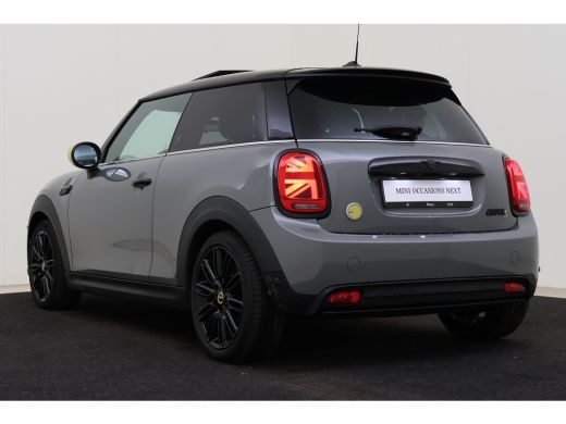 Mini Electric Yours / Panoramadak / Sportstoelen / Achteruitrijcamera / Comfort Access / Stuurverwarming / LED ... ActivLease financial lease