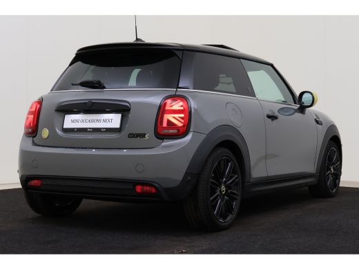 Mini Electric Yours / Panoramadak / Sportstoelen / Achteruitrijcamera / Comfort Access / Stuurverwarming / LED ... ActivLease financial lease