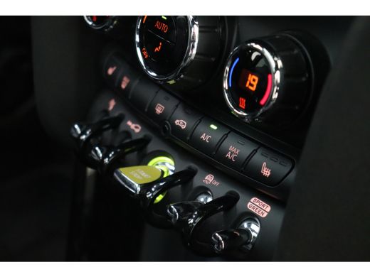 Mini Electric Yours / Panoramadak / Sportstoelen / Achteruitrijcamera / Comfort Access / Stuurverwarming / LED ... ActivLease financial lease