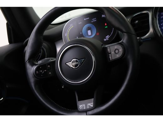 Mini Electric Yours / Panoramadak / Sportstoelen / Achteruitrijcamera / Comfort Access / Stuurverwarming / LED ... ActivLease financial lease