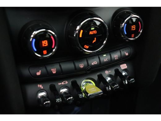 Mini Electric Yours / Panoramadak / Sportstoelen / Achteruitrijcamera / Comfort Access / Stuurverwarming / LED ... ActivLease financial lease