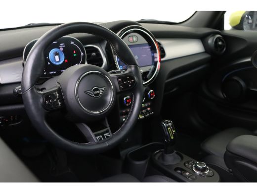 Mini Electric Yours / Panoramadak / Sportstoelen / Achteruitrijcamera / Comfort Access / Stuurverwarming / LED ... ActivLease financial lease