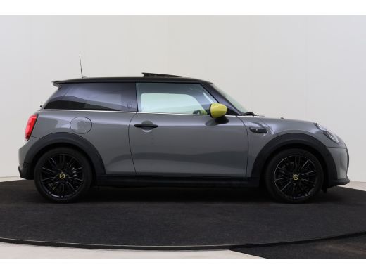 Mini Electric Yours / Panoramadak / Sportstoelen / Achteruitrijcamera / Comfort Access / Stuurverwarming / LED ... ActivLease financial lease