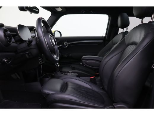 Mini Electric Yours / Panoramadak / Sportstoelen / Achteruitrijcamera / Comfort Access / Stuurverwarming / LED ... ActivLease financial lease