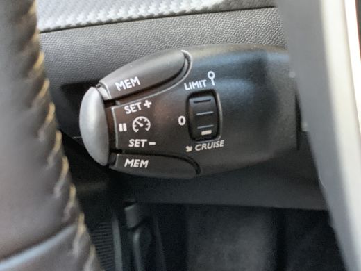 Peugeot 2008 1.2 Hybrid 136 Style Airco | Apple Carplay/ Android Auto | Bluetooth | DAB | PDC Achter | ActivLease financial lease