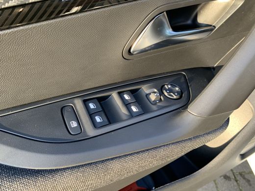 Peugeot 2008 1.2 Hybrid 136 Style Airco | Apple Carplay/ Android Auto | Bluetooth | DAB | PDC Achter | ActivLease financial lease