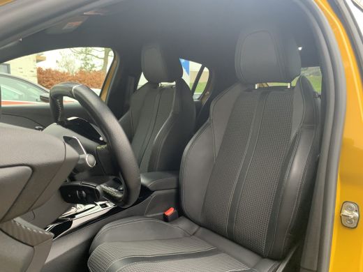 Peugeot 208 1.2 PureTech GT Airco | Camera | Cruise Control | DAB | LED | LMV 17" | PDC V&A | ActivLease financial lease