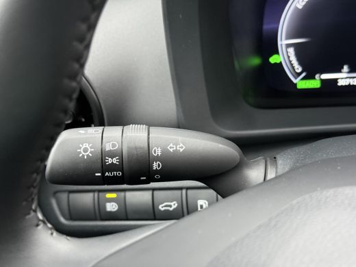 Toyota C-HR 1.8 Hybrid 140 First Edition **NAVIGATIE/ 360 CAMERA/ DODEHOEK DETECTIE/ PARKEERSENSOREN/ GARANTIE** ActivLease financial lease