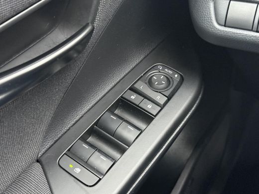 Toyota C-HR 1.8 Hybrid 140 First Edition **NAVIGATIE/ 360 CAMERA/ DODEHOEK DETECTIE/ PARKEERSENSOREN/ GARANTIE** ActivLease financial lease