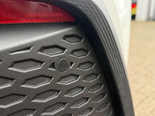 Toyota C-HR 1.8 Hybrid 140 First Edition **NAVIGATIE/ 360 CAMERA/ DODEHOEK DETECTIE/ PARKEERSENSOREN/ GARANTIE** ActivLease financial lease