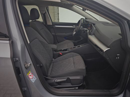 Volkswagen Golf 1.5 eTSI Style | Achterbank in delen neerklapbaar | Apple Carplay/Android Auto|telefoonintegratie... ActivLease financial lease