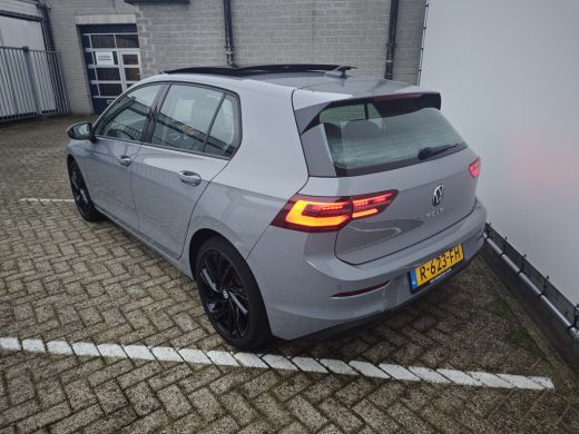 Volkswagen Golf 1.5 eTSI Style | Achterbank in delen neerklapbaar | Apple Carplay/Android Auto|telefoonintegratie... ActivLease financial lease