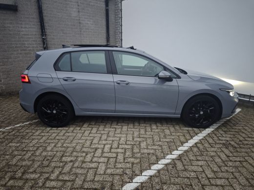 Volkswagen Golf 1.5 eTSI Style | Achterbank in delen neerklapbaar | Apple Carplay/Android Auto|telefoonintegratie... ActivLease financial lease