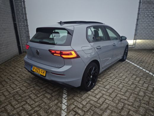 Volkswagen Golf 1.5 eTSI Style | Achterbank in delen neerklapbaar | Apple Carplay/Android Auto|telefoonintegratie... ActivLease financial lease