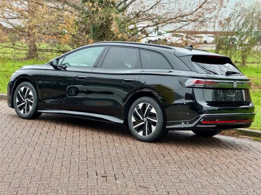 Volkswagen ID.7 77kWh 286pk Limited Edition | Head-Up Display | Park Assist | Wireless Apple Carplay/Android Auto ActivLease financial lease