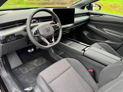 Volkswagen ID.7 77kWh 286pk Limited Edition | Head-Up Display | Park Assist | Wireless Apple Carplay/Android Auto ActivLease financial lease