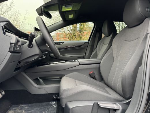 Volkswagen ID.7 77kWh 286pk Limited Edition | Head-Up Display | Park Assist | Wireless Apple Carplay/Android Auto ActivLease financial lease