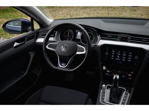 Volkswagen Passat Variant GTE 218PK DSG HYBRID BUSINESS IQ-LIGHT/CAMERA/TREKHAAK ActivLease financial lease